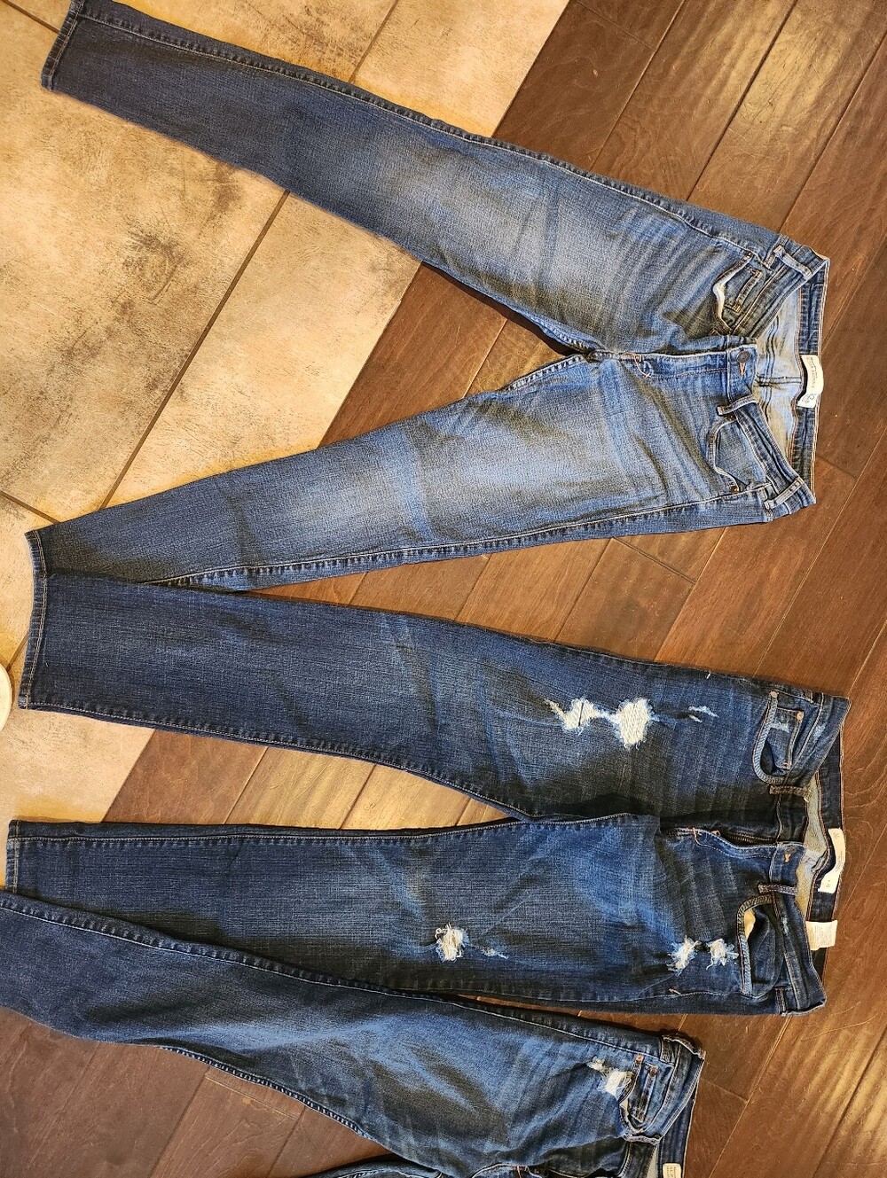 Abercrombie & Fitch Women’s Blue Jeans (4 Pair) - Picture 2 of 3